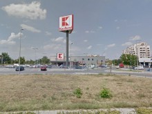 Грозни сцени на паркинг на "Кауфланд" в Пловдив! Майка на 2 деца с разтърсващи думи за апатията на обществото ни!