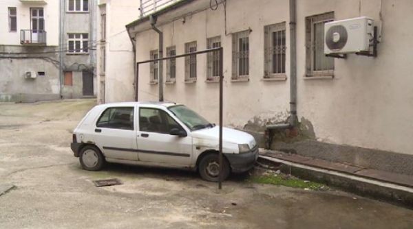bTV
Куриозен случай в центъра на София – колата на съсед