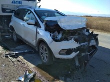 Има ранен в тежкото ПТП на Околовръстното, колата в менгеме между два камиона!