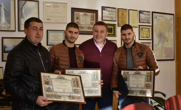 Кметът на Благоевград д-р Атанас Камбитов връчи грамоти и поздравителни 