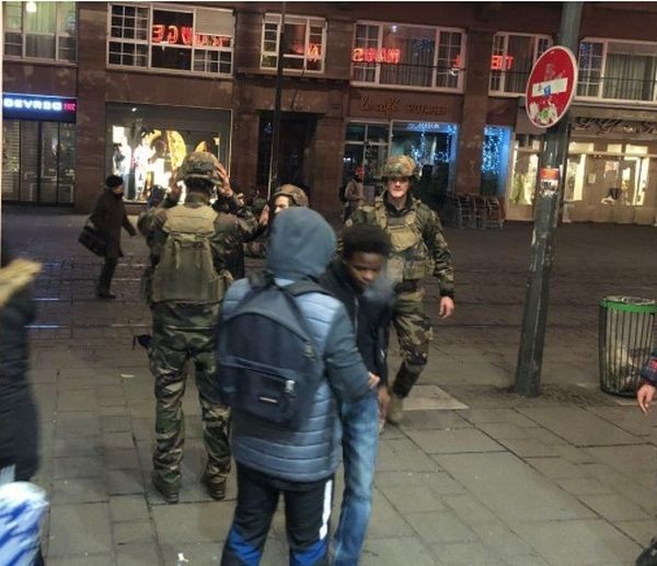 Туитър
Стрелба е открита на Коледен базар в центъра на Страсбург