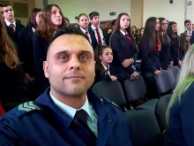Шапки долу! Наградиха полицая, спасил колабиралото детенце в Пловдив!