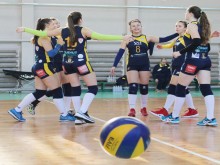 Млади маричанки на три фронта във волейболен маратон от утре