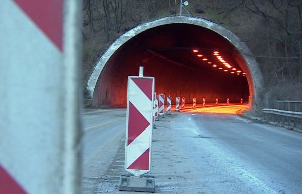 bTV
Шест длъжностни лица получиха обвинения за инцидента в тунел Ечемишка,