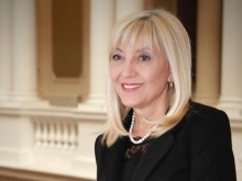 Министър Петя Аврамова ще настоява лабораторията, която ще прави пробите на пътищата да бъде българска