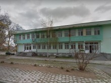Раздават хранителни продукти на Дома за стари хора в Строево