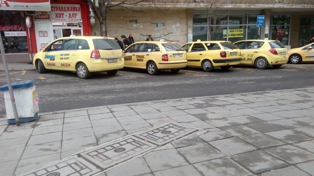 Burgas24.bg.Максималната цена за таксиметров превоз на пътници за дневна и