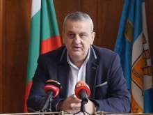 Потвърдено: Без мръвки на площада пред Общината!