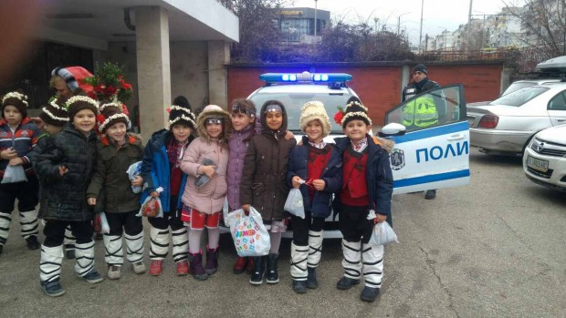 Деца от ДГ Лястовичка във варненския квартал Възраждане гостуваха на