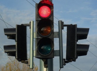 Възстановена е работата на пешеходните светофари до СУ Свети Седмочисленици“