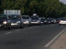 Преди голямото пътуване ограничават движението на камиони по натоварените пътищата