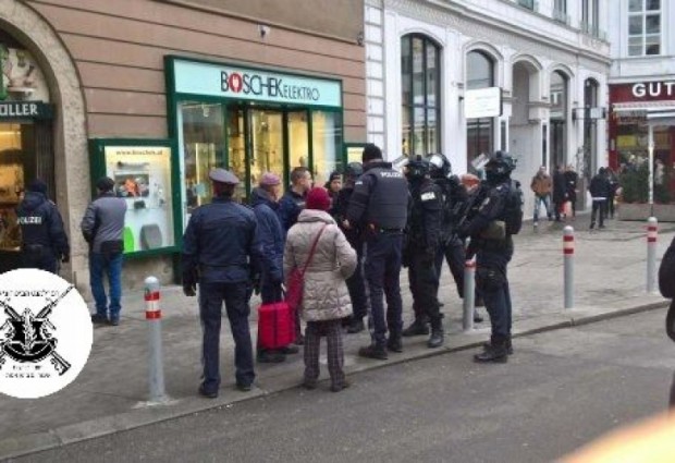 Twitter
Полицейски операция е в ход след стрелба в центъра на Виена