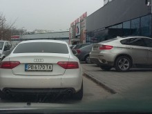 Бай Ганьо от Пловдив пазарува предколедно около Метро