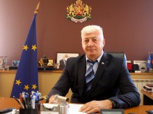 Областният управител: Нека в Коледната свята нощ да отворим сърцата си