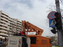 Монтират уникалния светофар на "Мария Луиза"