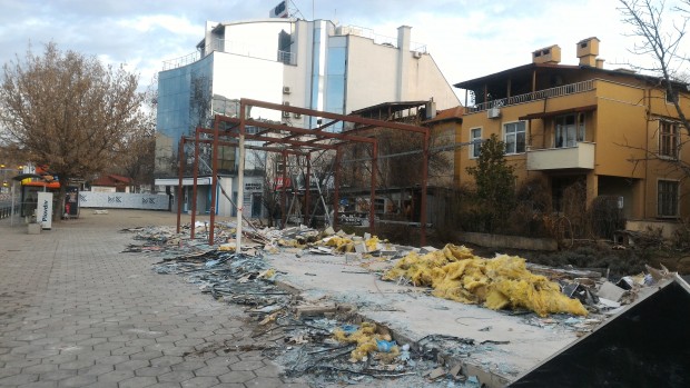 Окончателно премахнаха павилионите срещу Тримонциум, видя репортер на Plovdiv24.bg. Обектите са част от