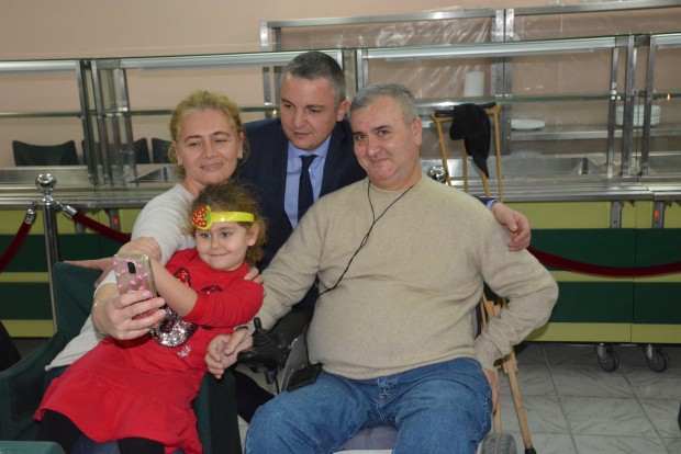 Кметът на Варна Иван Портних поздрави хора с увреждания от