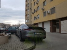 Бесен пловдивчанин: Този си паркира баровската каруца по каруцарски
