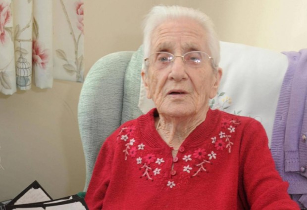 99-годишна британка получи любовно писмо от годеника си, изчезнал по