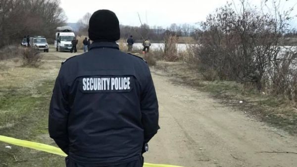 Полицаи и водолази издирват 25 годишен мъж от казанлъшкото село Кънчево