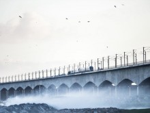 Влакова катастрофа в силна буря взе жертви