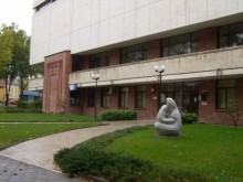 Мъж стреля по библиотеката в Плевен