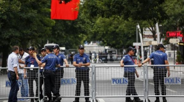 Турски студент е убил университетска асистентка, след като тя го