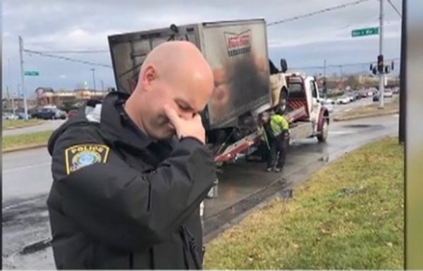 Туитър
Изгорял камион с понички хвърли в траур полицейски участък в