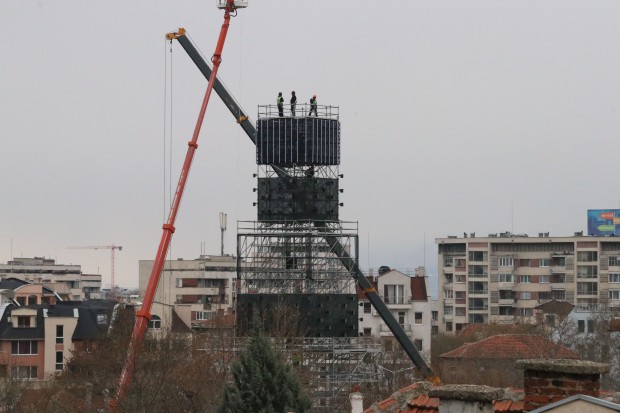 30-метровата кула за откриващото събитие на Пловдив - Европейска столица