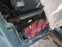 Митничари спряха "тапициран" с тютюн за наргиле автомобил