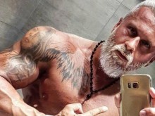 35-годишен бодибилдър харчи хиляди, за да изглежда като пенсионер