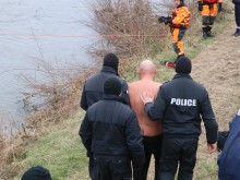 Арестуваха един от желаещите да скача за кръста в Пловдив