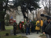 Десетки пловдивчани почетоха Христо Ботев
