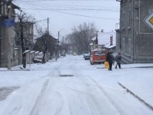 Движението в Куклен е парализирано заради непочистени от снега улици