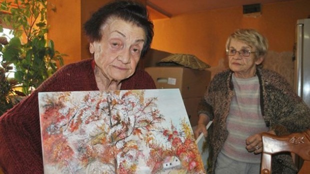 Баба Костадинка отново хвана четката  95 годишната жена временно беше спряла да