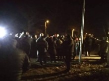 100 гневни протестиращи нахлуха в ромската махала на Войводиново, там ври и кипи!