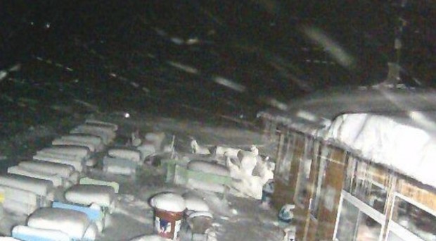 Изключително силен сняг вали в момента в района на Копривките