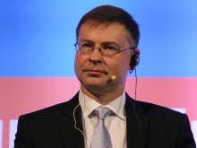 Еврокомисар: България може да влезе в еврозоната най-рано през 2022 г.