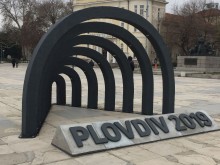Интересни факти за композицията до Пощата, станала хит за селфита