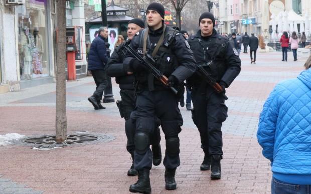 Полицаи с автомати вече патрулират в Пловдив предаде репортер на