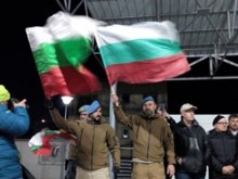 Полиция окупира Войводиново: Военни и футболни агитки се включват в протеста