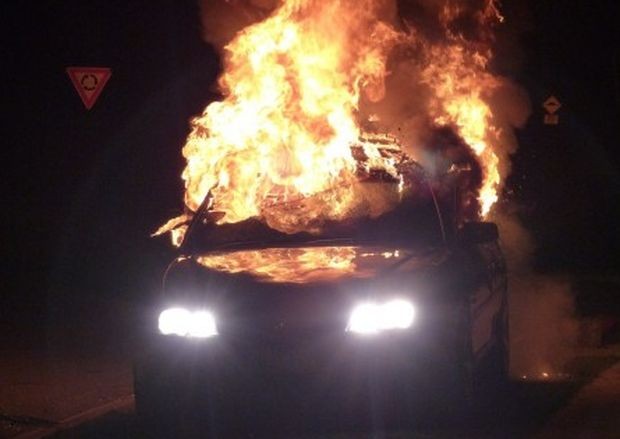 > Архивна снимка</TDЛек автомобил е горял на улица Спортна“, няма