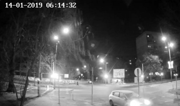 Умопомрачителен инцидент засне камера пред известно заведение в Пловдив научи