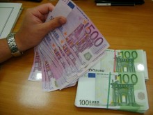 30 000 лева откриха митничари в "Порше Кайен", шофьорът крещи и блъска