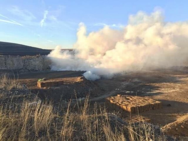Пожар в хранилище на химически завод обгазява Девня и околните