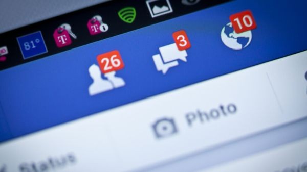 Facebook премахна 500 страници и акаунти, които са обвинени, че