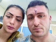 Шофьор и приятелката му зверски пребити с метални боксове!