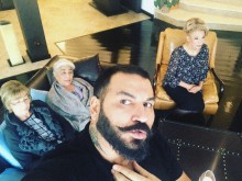 Бабата на Азис обучава дъщерите си за врачки, не смогвала с опашките