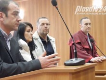 Доведоха с белезници заловените за измама с еврофондове и пране на пари