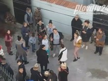 Потресаващи кадри от ромска махала в Пловдив: Заколение, кръв и маанета!